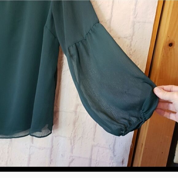 APT. 9 Evergreen Flowy Lightweight Blouse Career Events Holidays 1X - Picture 2 of 9